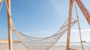 Orange Bay vs Paradise Island
