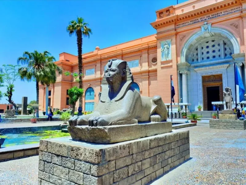 pyramids tour from Hurghada - iconic Giza pyramids and Sphinx