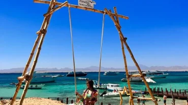 Paradise Island vs Hula Hula