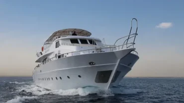 Private boat vs group boat Hurghada