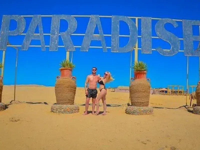 Boat trips to paradise island
