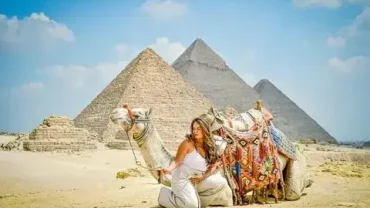 Cairo tour from Hurghada by private car - Pyramids of Giza at sunrise