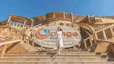 what is included in Orange Bay tour - boat, snorkeling, beach time