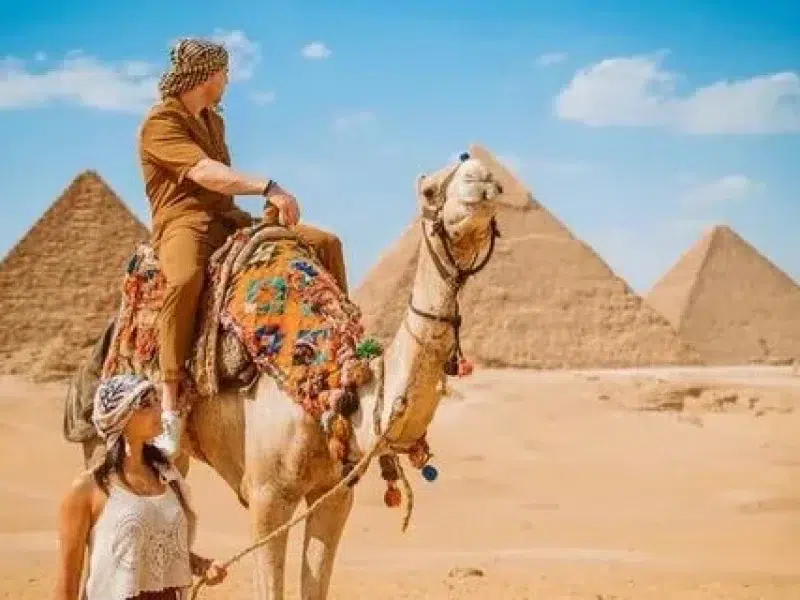 pyramids tour cairo from hurghada road