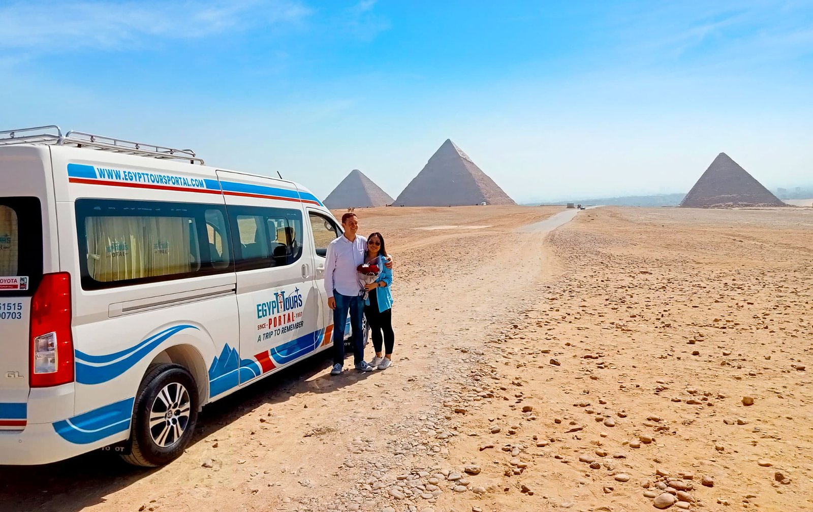 Visit Giza pyramids Egypt